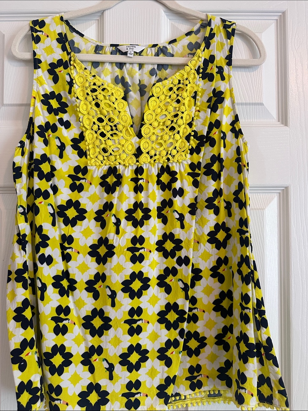 crown & ivy Yellow and Navy Floral Lace-Trim Sleeveless Camisole